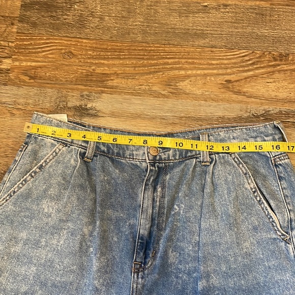 NWOT AE Denim Mom Shorts - Picture 3 of 6